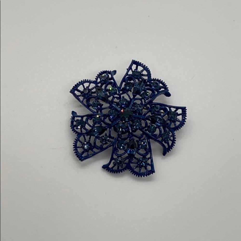 Vintage blue floral brooch